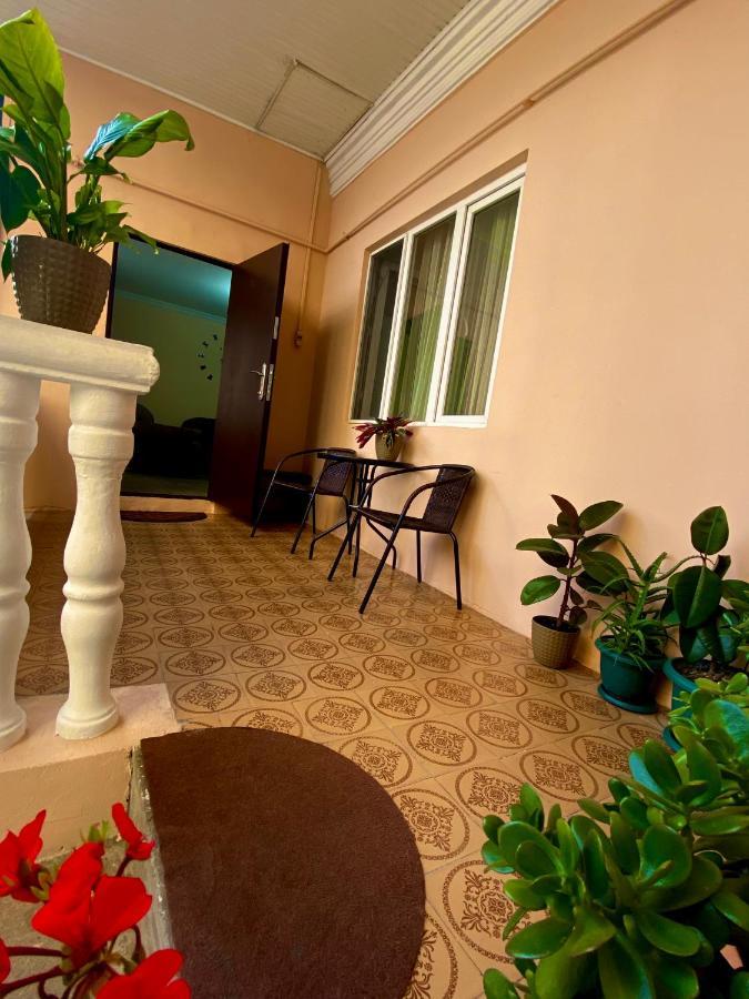 Family Home Batoumi Extérieur photo