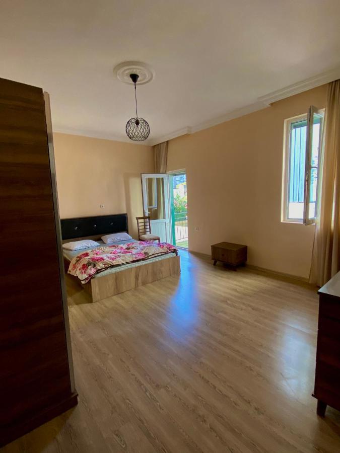 Family Home Batoumi Extérieur photo
