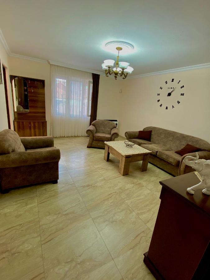 Family Home Batoumi Extérieur photo
