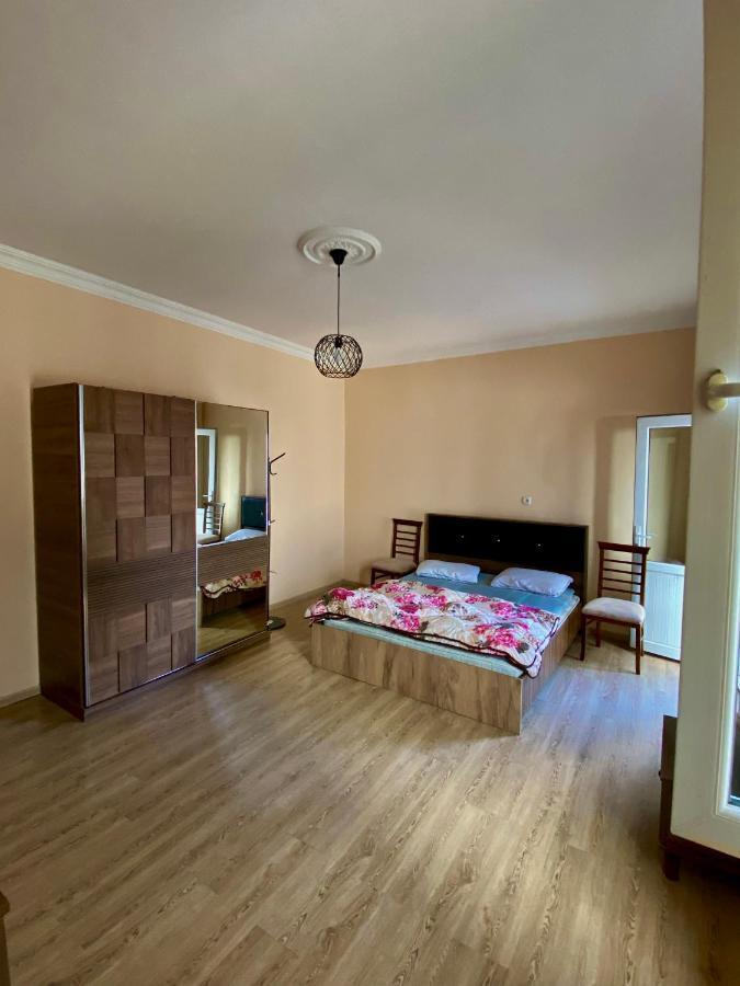 Family Home Batoumi Extérieur photo